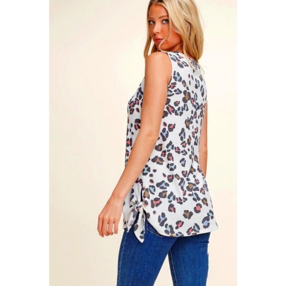 Ivory Animal Print Key Hole Top - Picture 7 of 9